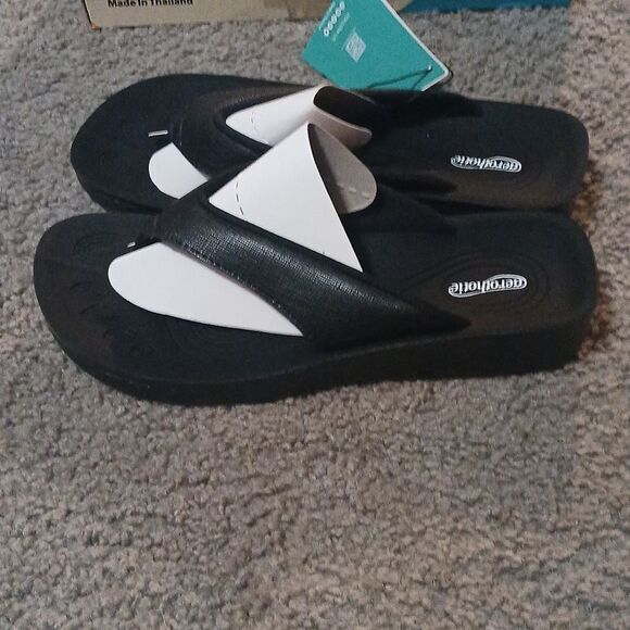 Aerothotic black sandals  Sz 7  NIB - Picture 2 of 10